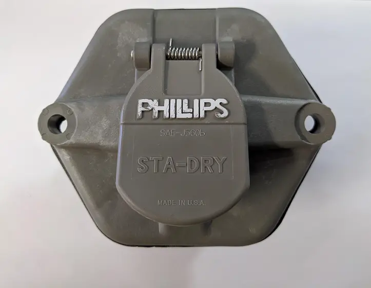 16-7602-28 7-Way Socket Nosebox W/O Breakers 1