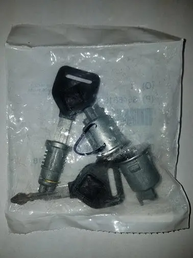 3546619Spl Key And Tumbler Set 1
