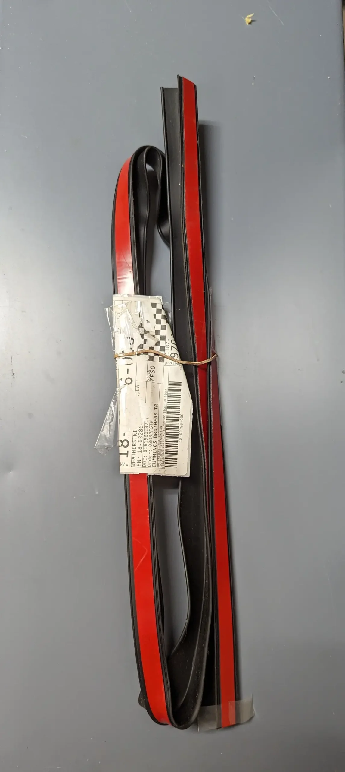 18-63286-000 Weatherstrip 1